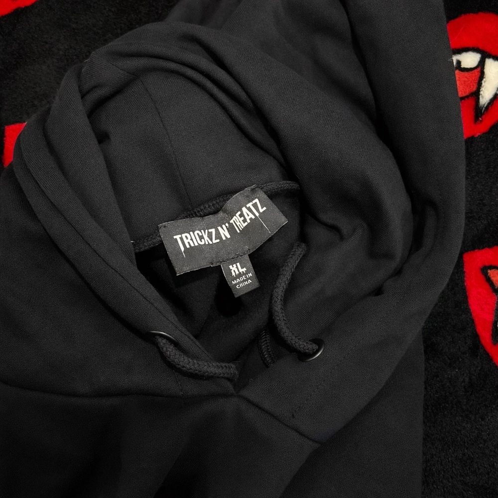 Dolls Kill x Trickz n Treatz - NOCTURNAL EMBRACE PULLOVER HOODIE - Picture 3 of 3